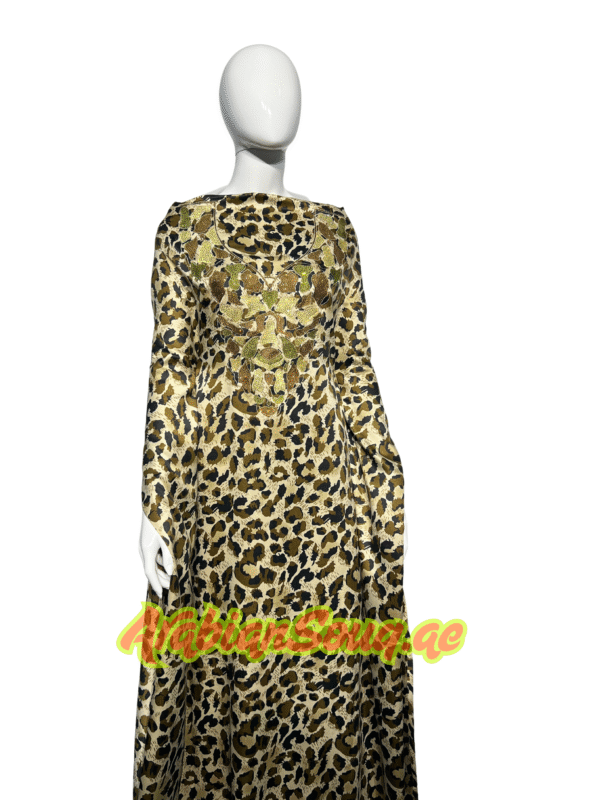 Tiger Print Kandura | Luxury Harir Fabric | Bold Emirati Style | Premium Silk Mukhawar