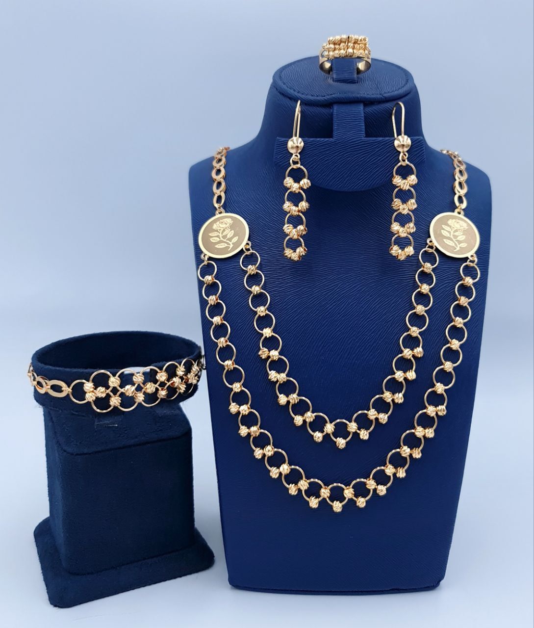 👑 Shine Without Saying a Word | 5-Piece Gold Jewelry Set for the Woman Who Leads with Grace