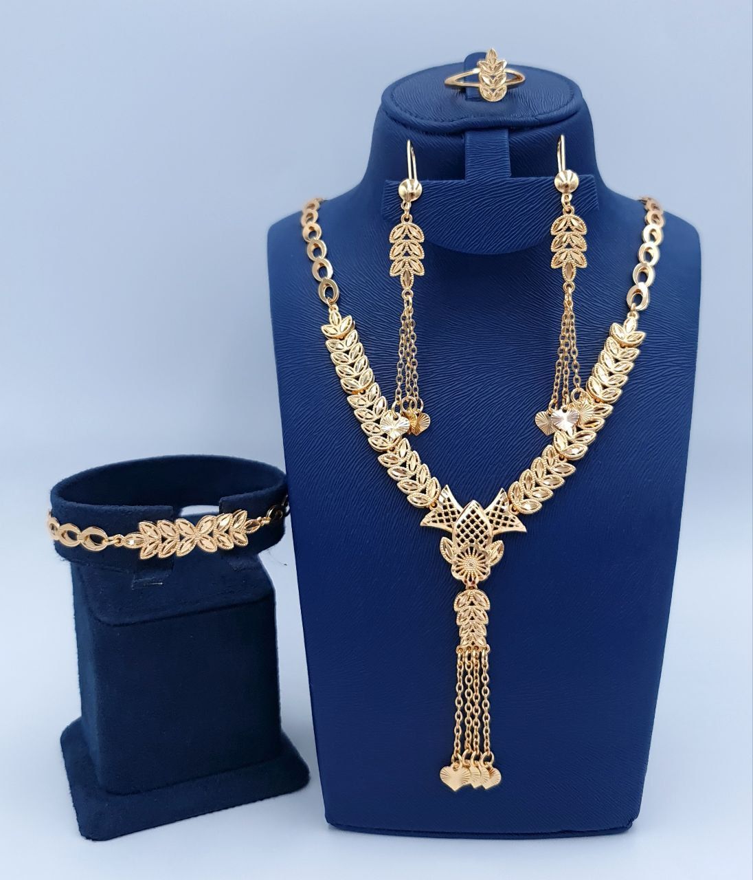 👑 Shine Without Saying a Word | 5-Piece Gold Jewelry Set for the Woman Who Leads with Grace