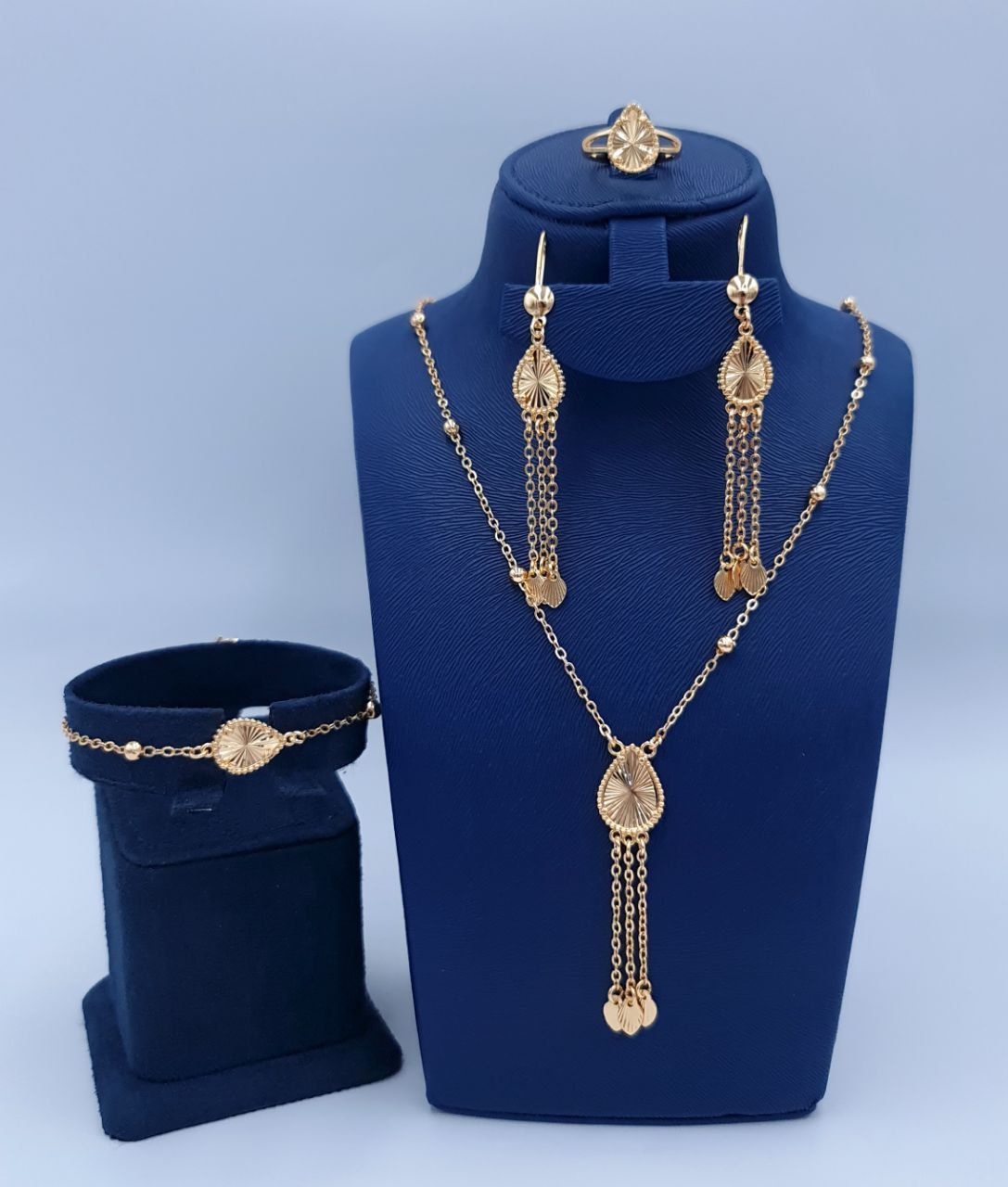 ✨ Crafted for the Moments You’ll Never Forget | Luxury 5-Piece Gold Jewelry Set