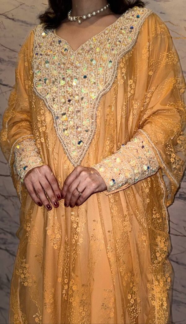 ✨ Dubai Fashion 2025: The Rise of Mukhawar & Jalabiya Dresses