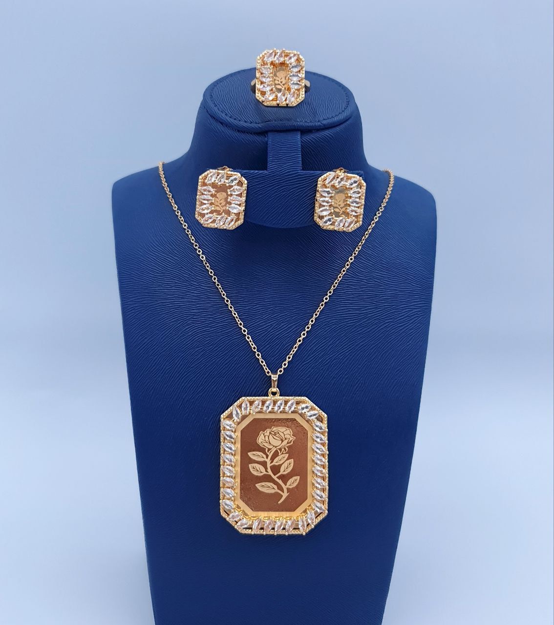 5-Piece Jewelry Set to Celebrate Fashion