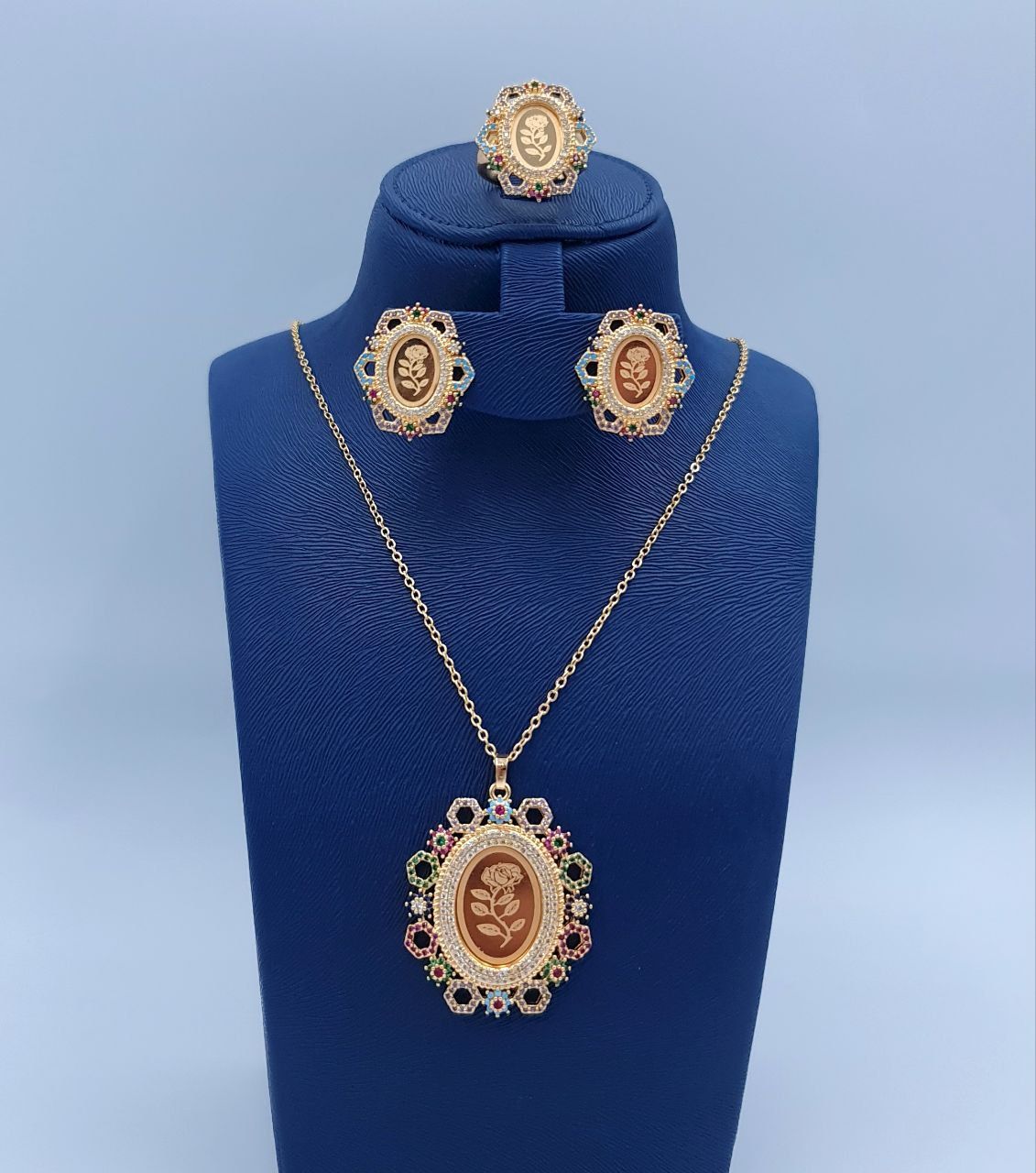 5-Piece Jewelry Set to Celebrate Fashion