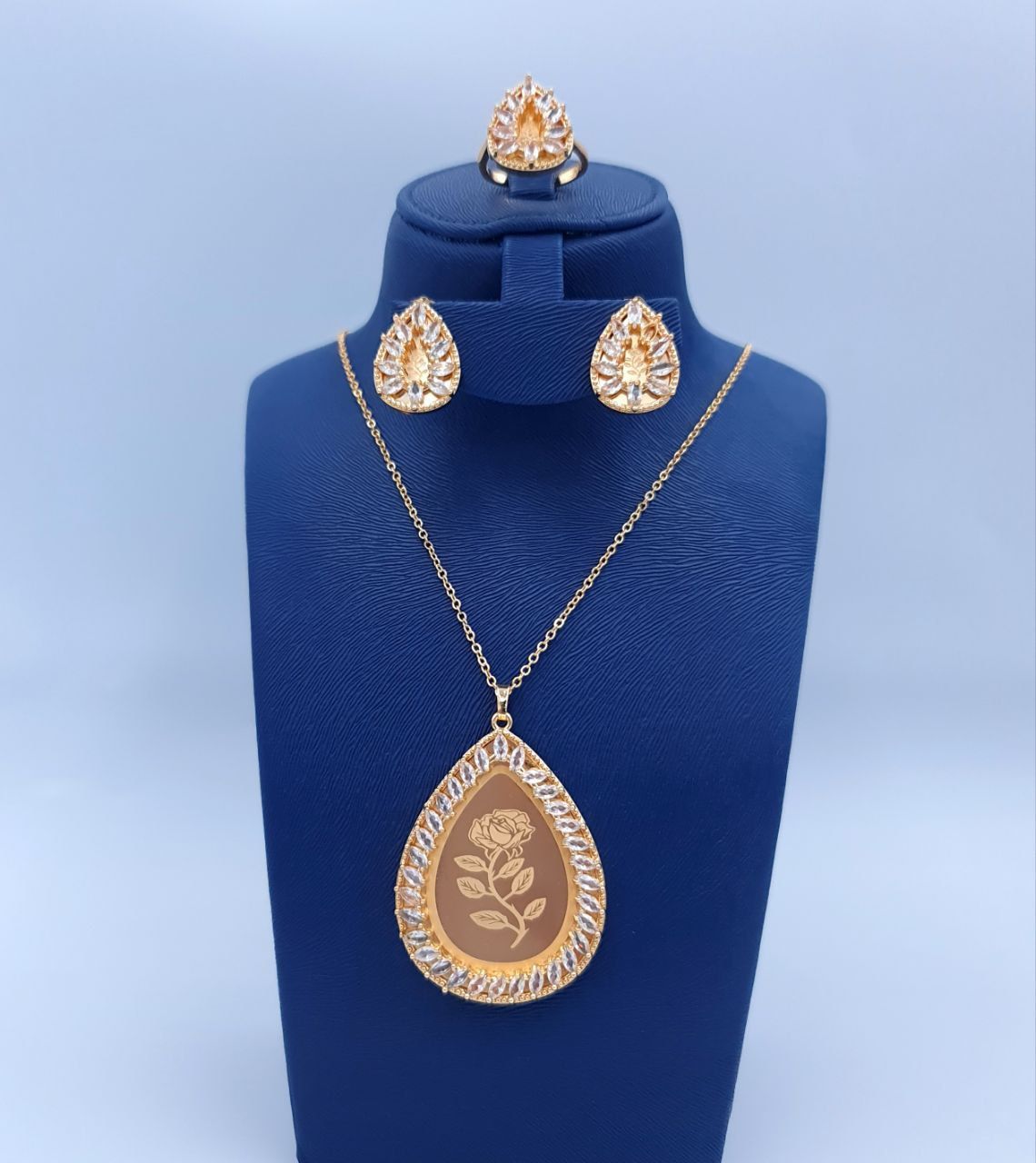 5-Piece Jewelry Set to Celebrate Fashion