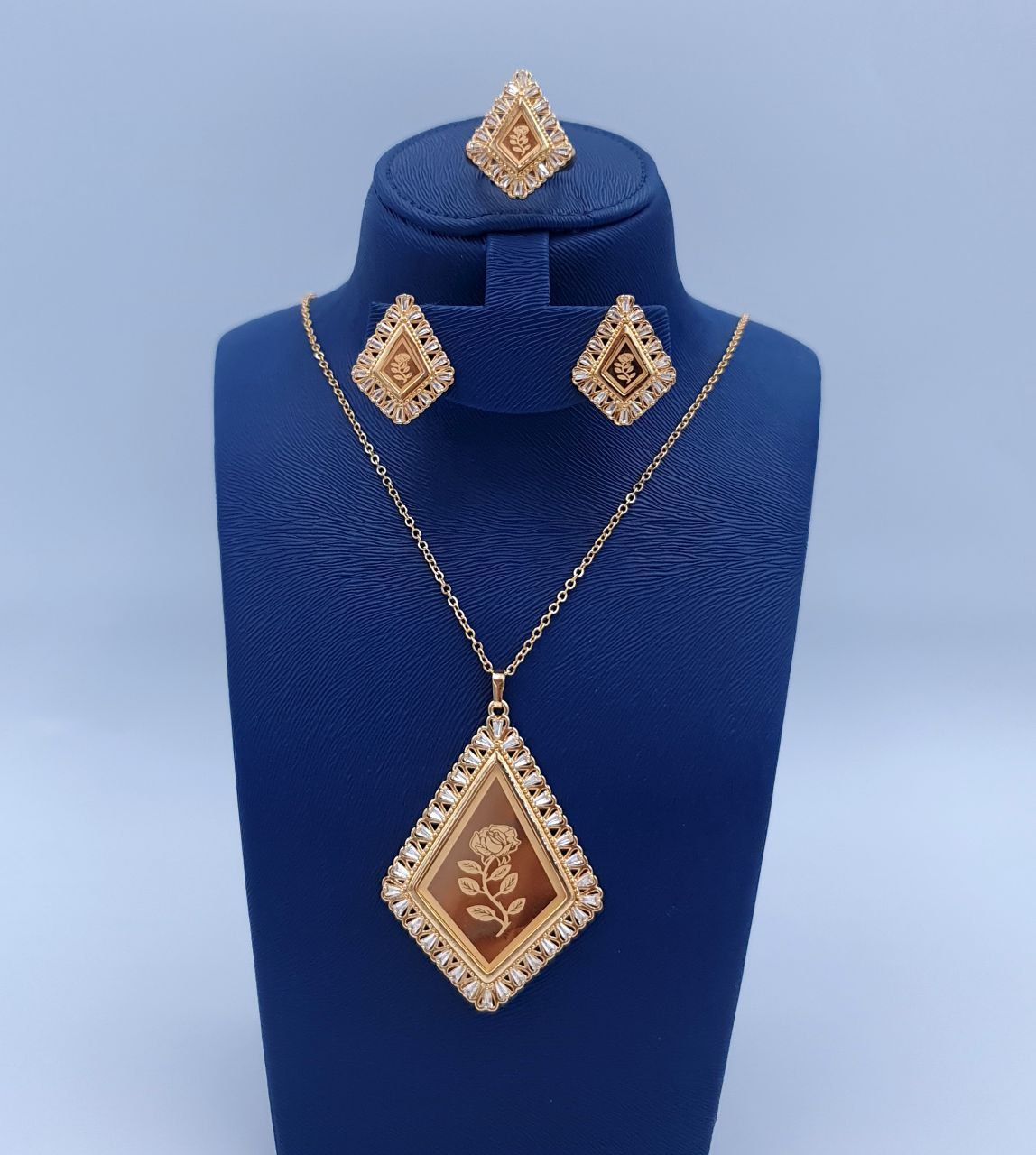 5-Piece Jewelry Set to Celebrate Fashion