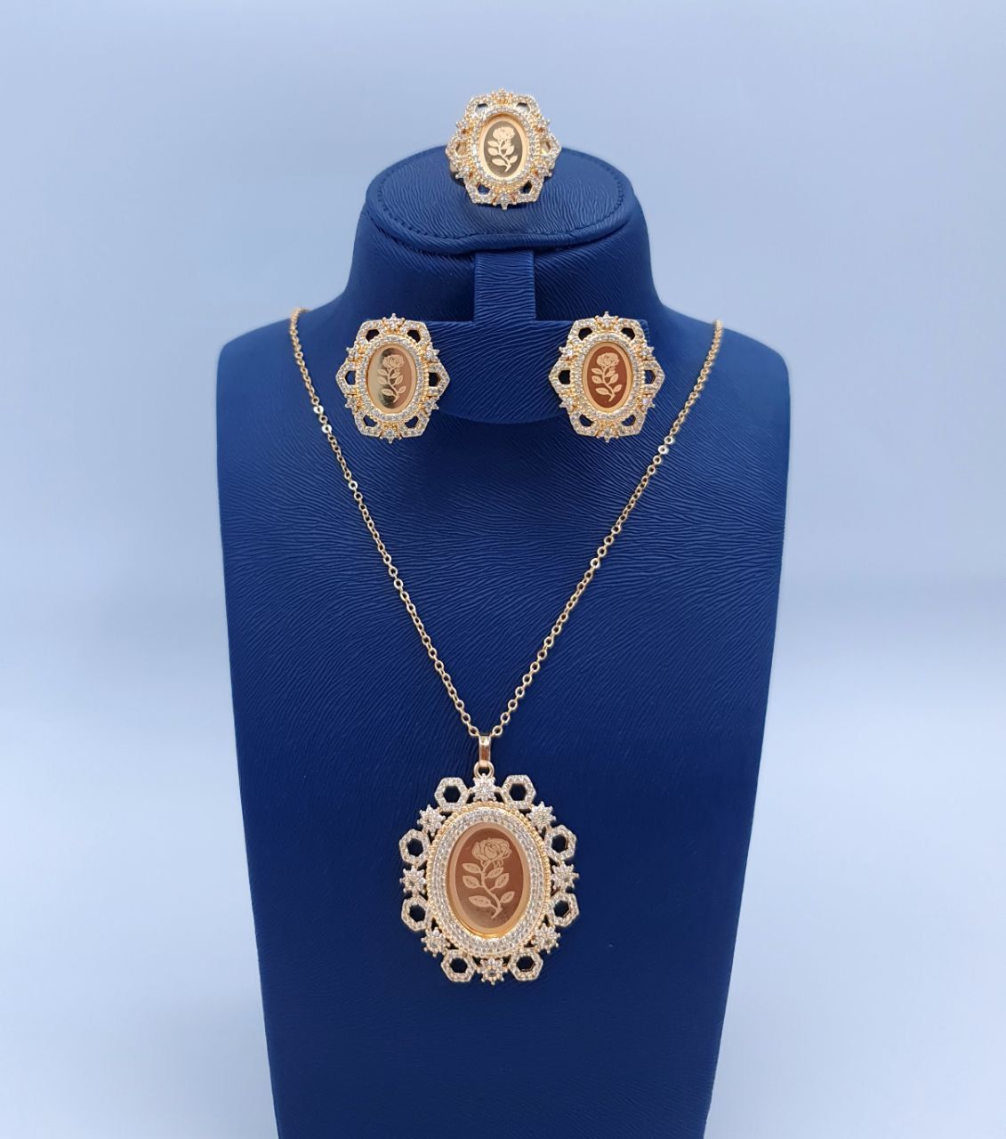 5-Piece Jewelry Set to Celebrate Fashion